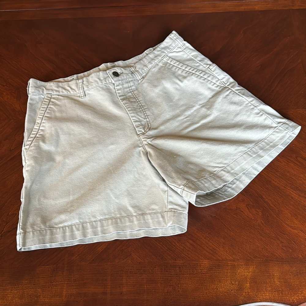 Patagonia M’s 36 Stand Up Shorts - 7” Inseam - Stone Khaki - VGUC